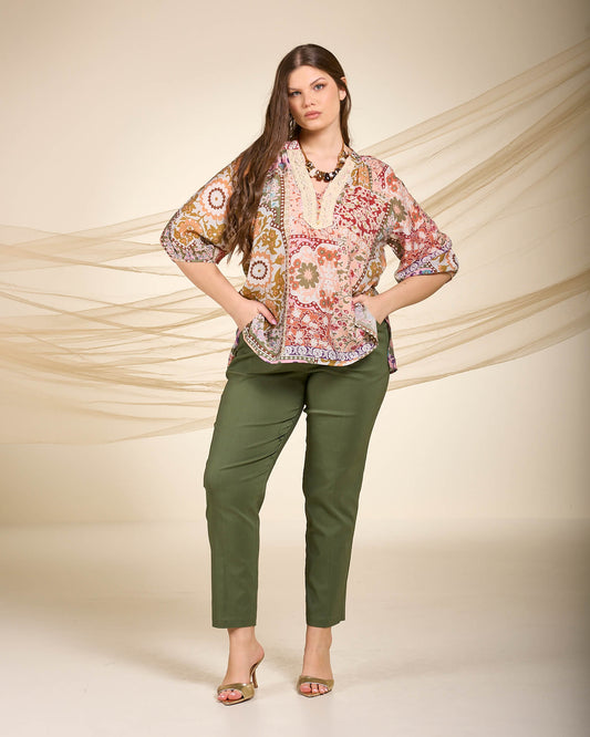 Casacca fantasia patchwork con dettaglio in pizzo sullo scollo curvy