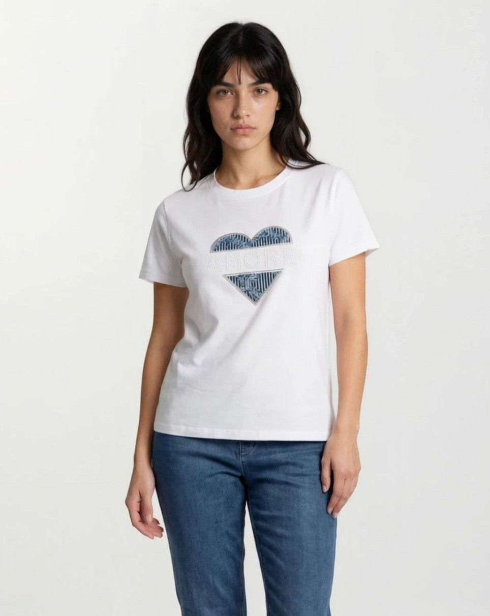 T-shirt con cuore e scritta