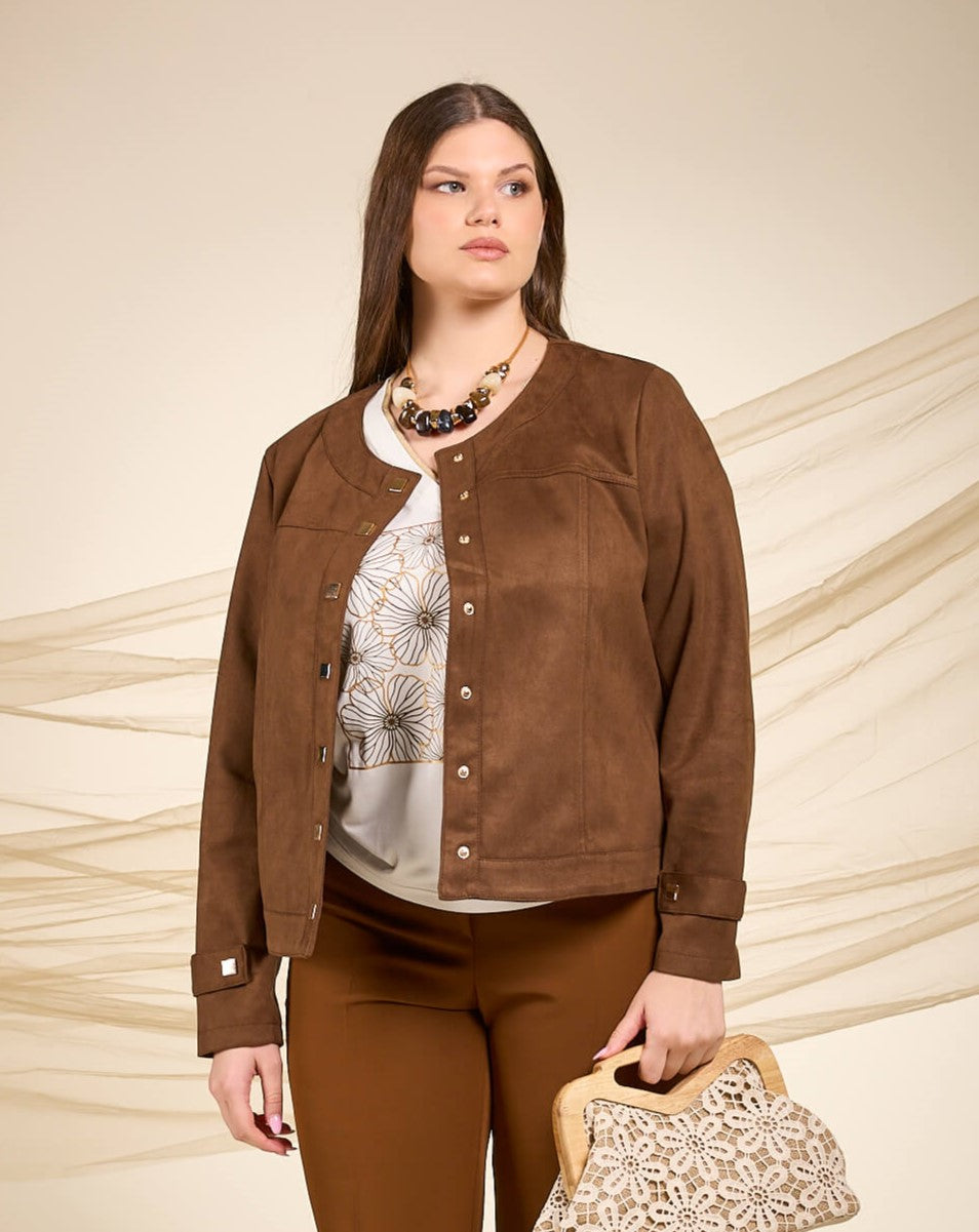 Giacca con tagli e bottoni curvy