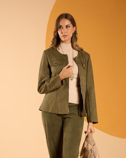Giacca in ecosuede con zip e accessori oro sulle pattine frontali oliva