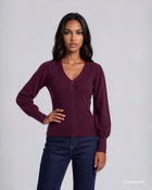 Maglia in filato di micropaillettes con treccia sul fronte e coste amarone