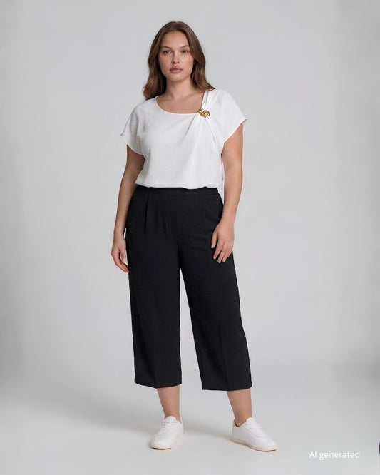 Pantalone cropped in viscosa bollito nero con elastico in vita e piega curvy