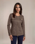Giacca in ecosuede con zip e accessori oro sulle pattine frontali caffè