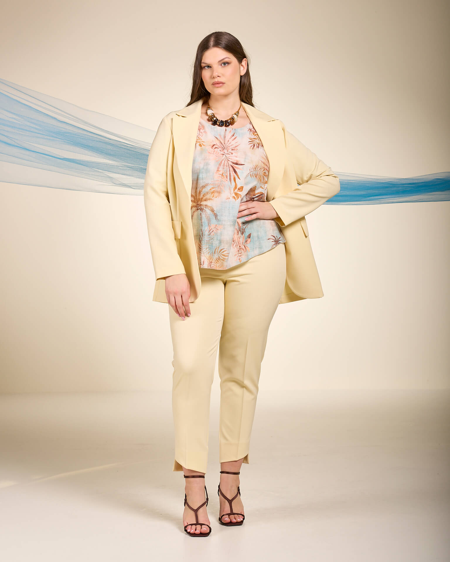 Pantalone con fondo asimmetrico curvy