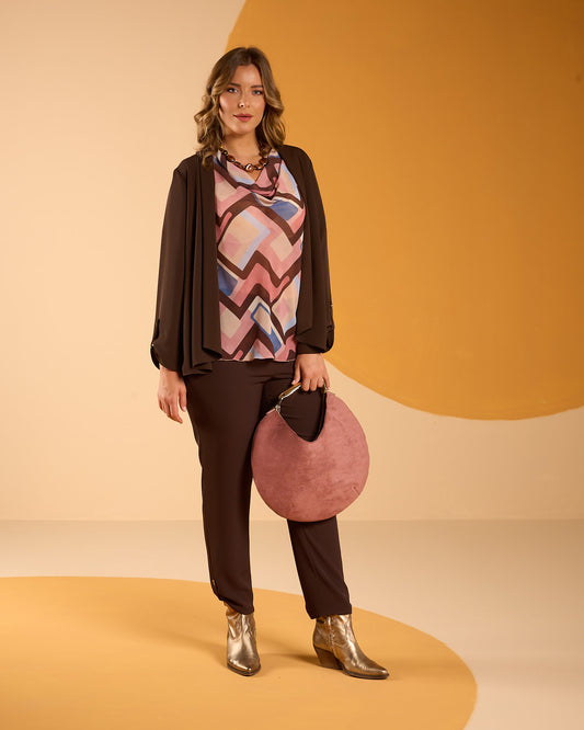 Top sbieco in georgette fantasia con collo a cappuccio e maniche ad aletta curvy