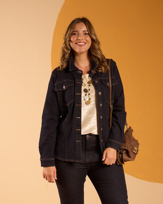 Giacca camicia in jeans scuro con tasche e bottoni gioiello curvy