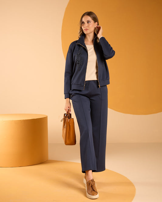 Pantalone largo con elastico e impunture