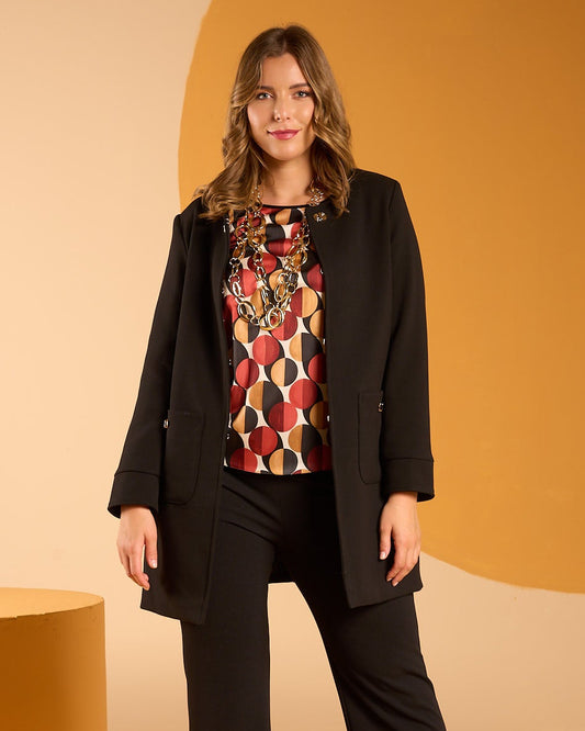 Giacca lunga in triplo crepe foderato con ganci e accessori dorati curvy