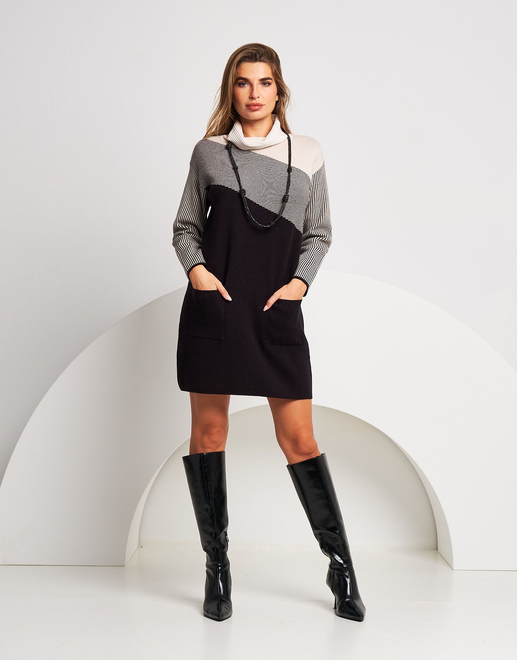 Abito dolcevita color block a righe