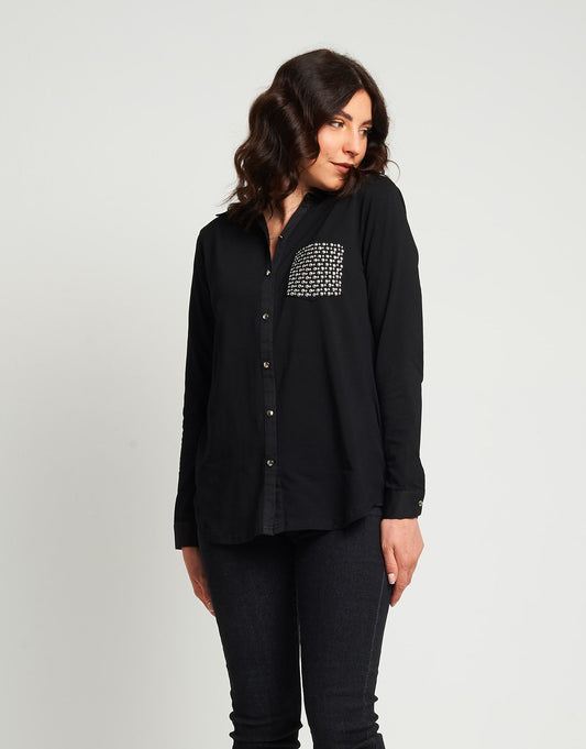 Camicia con bottoni e taschino di borchie
