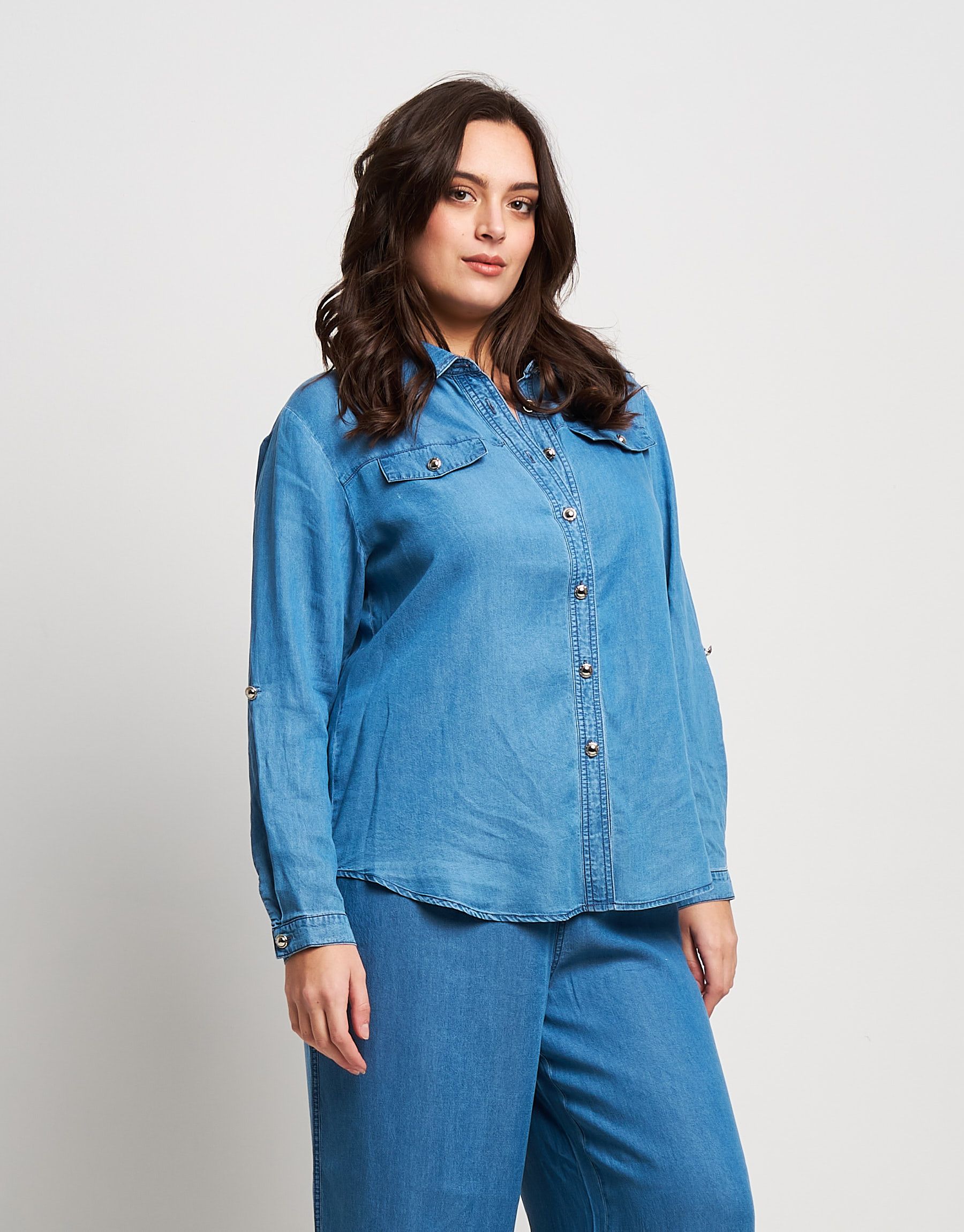 Camicia con colletto e pattine curvy
