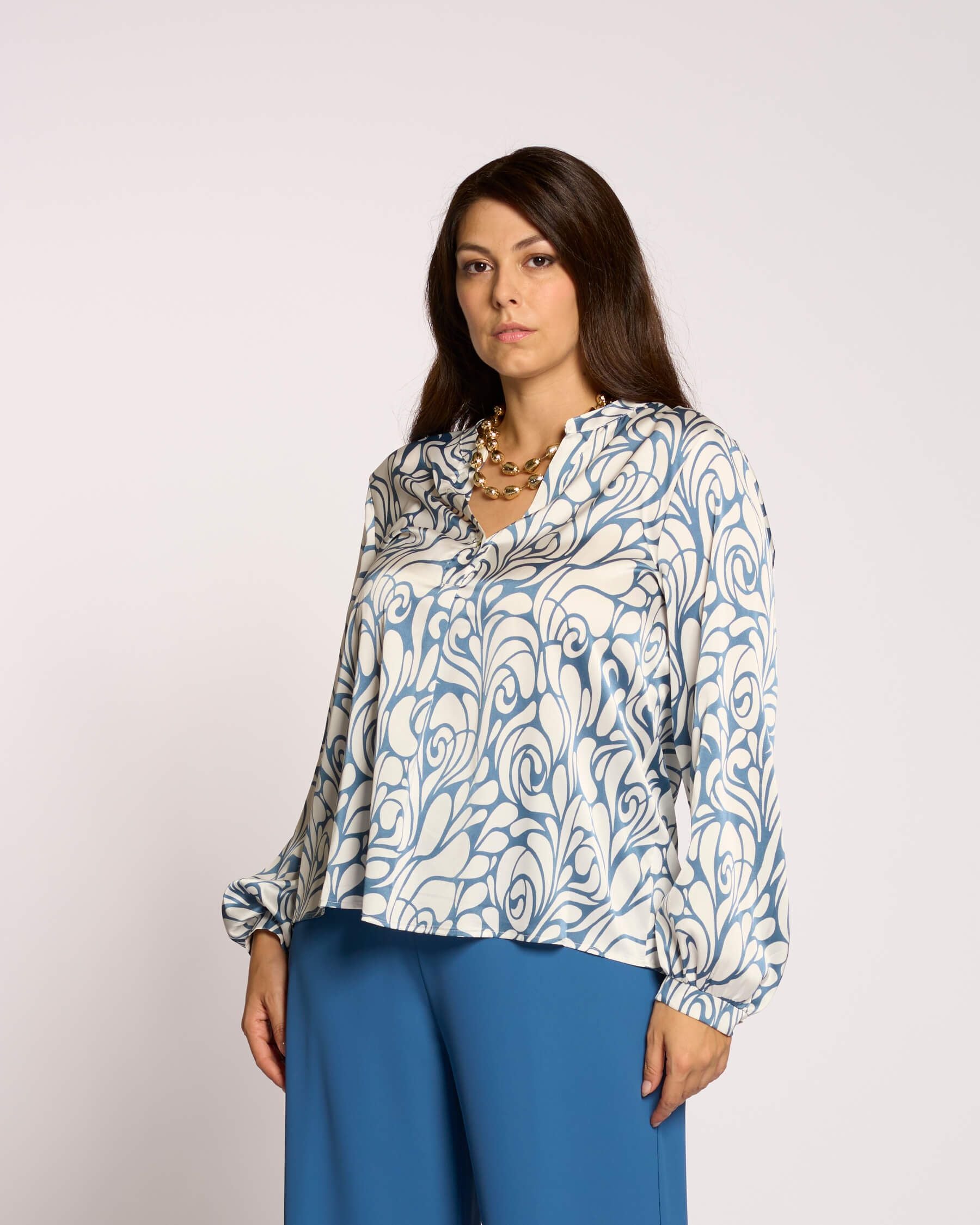 Camicia con maniche ampie e scollo alla coreana curvy