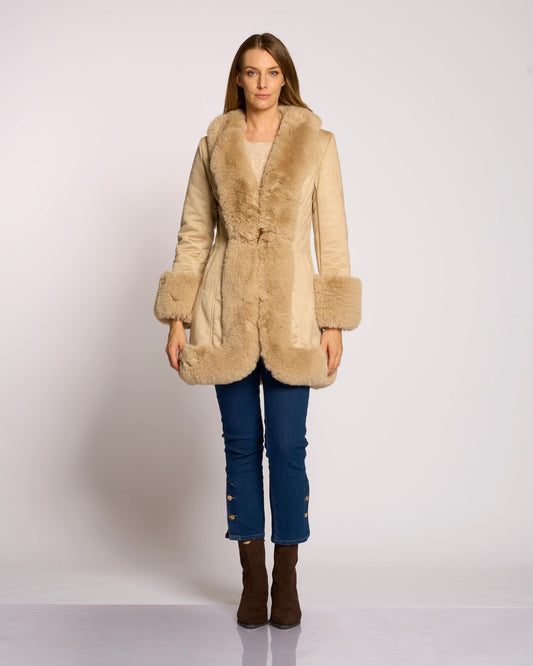 Cappotto in ecomontone con chiusura