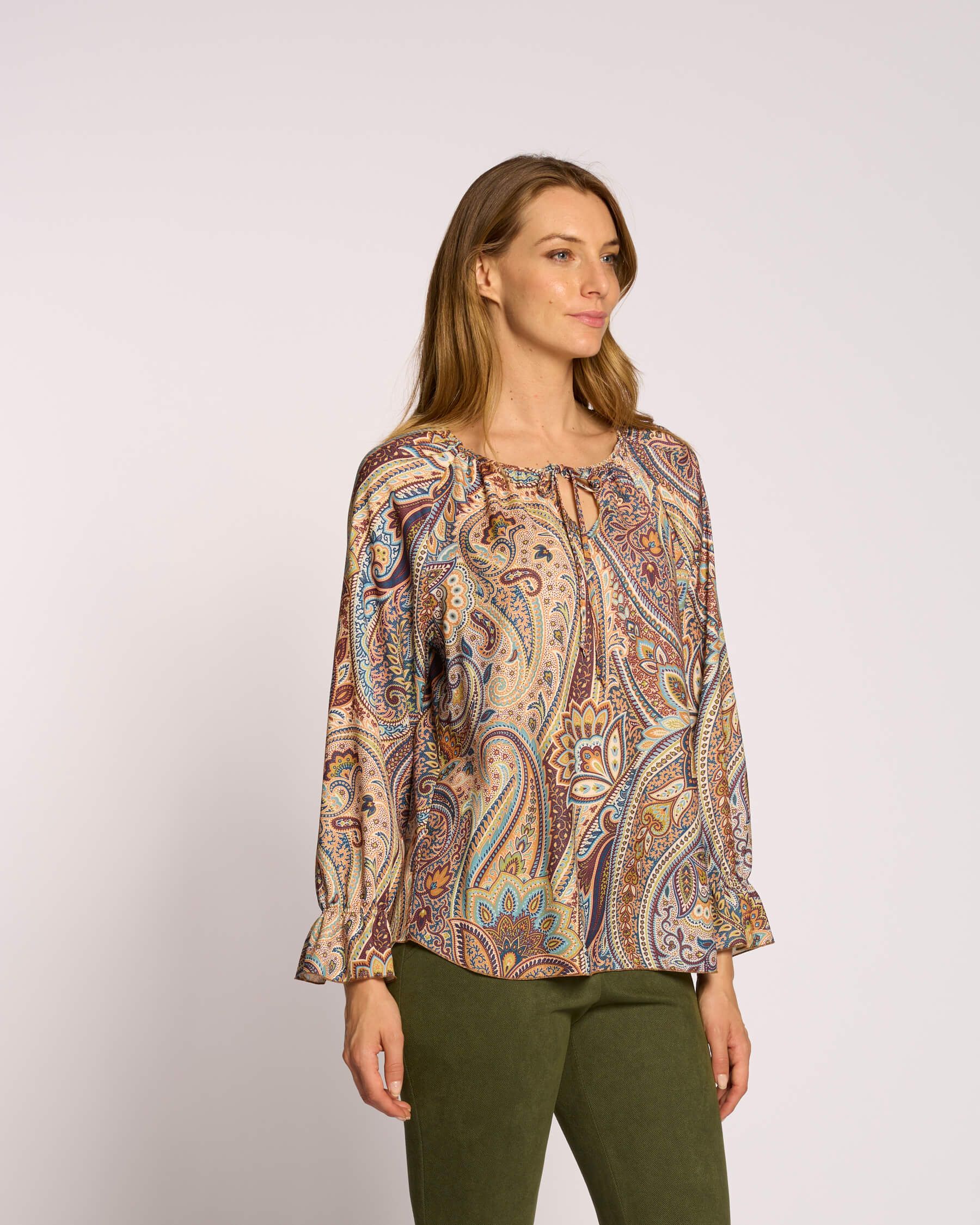 Casacca con dettagli sullo scollo e volant