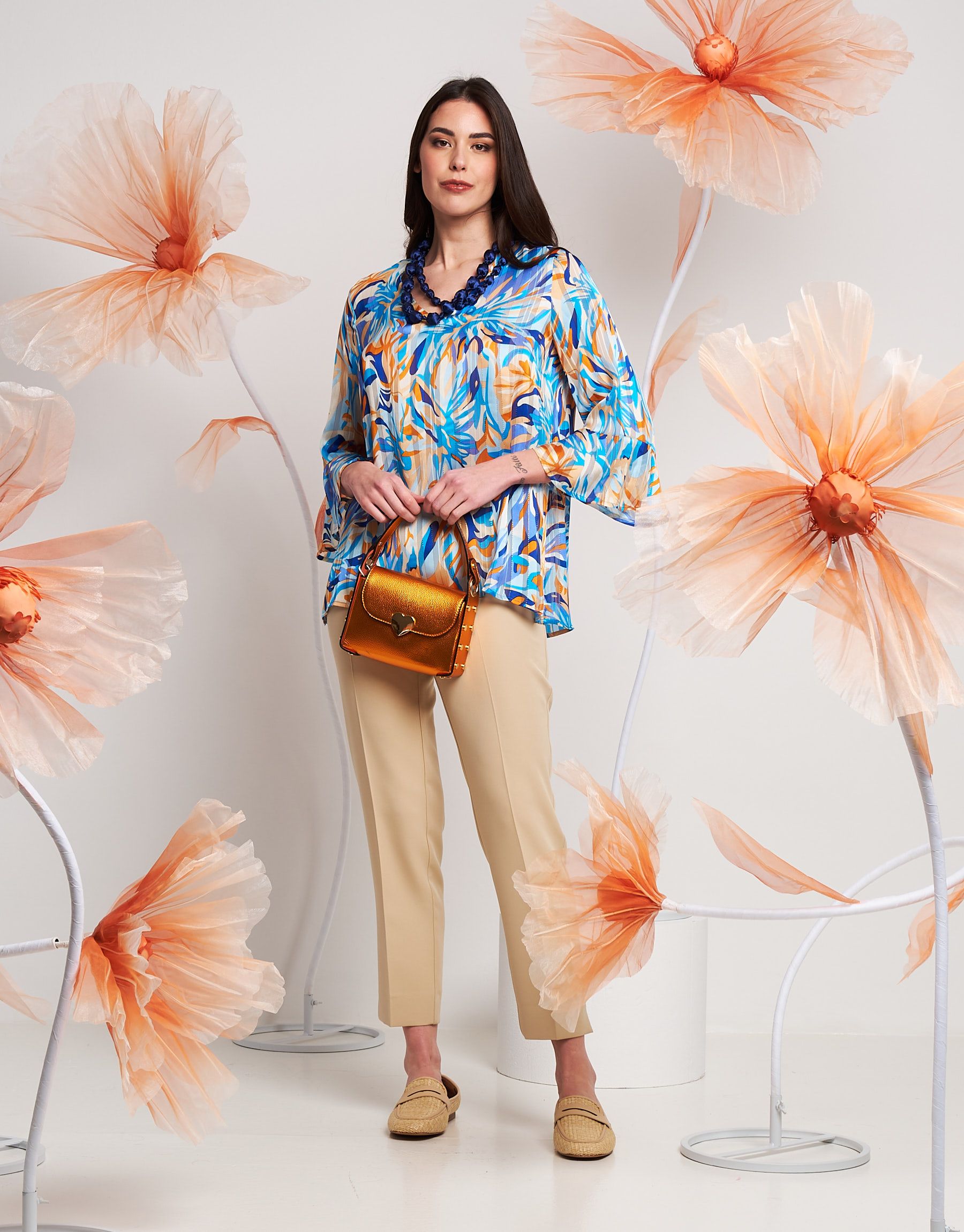 Casacca in georgette con scollo a V e volant