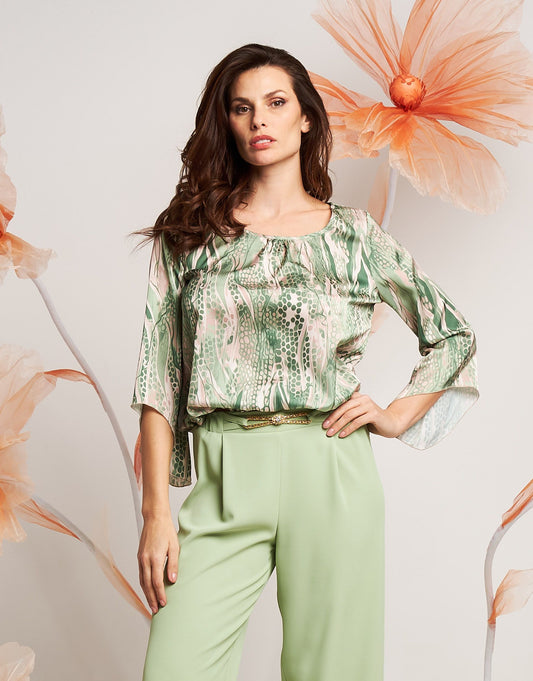 Casacca in raso con maniche svasate