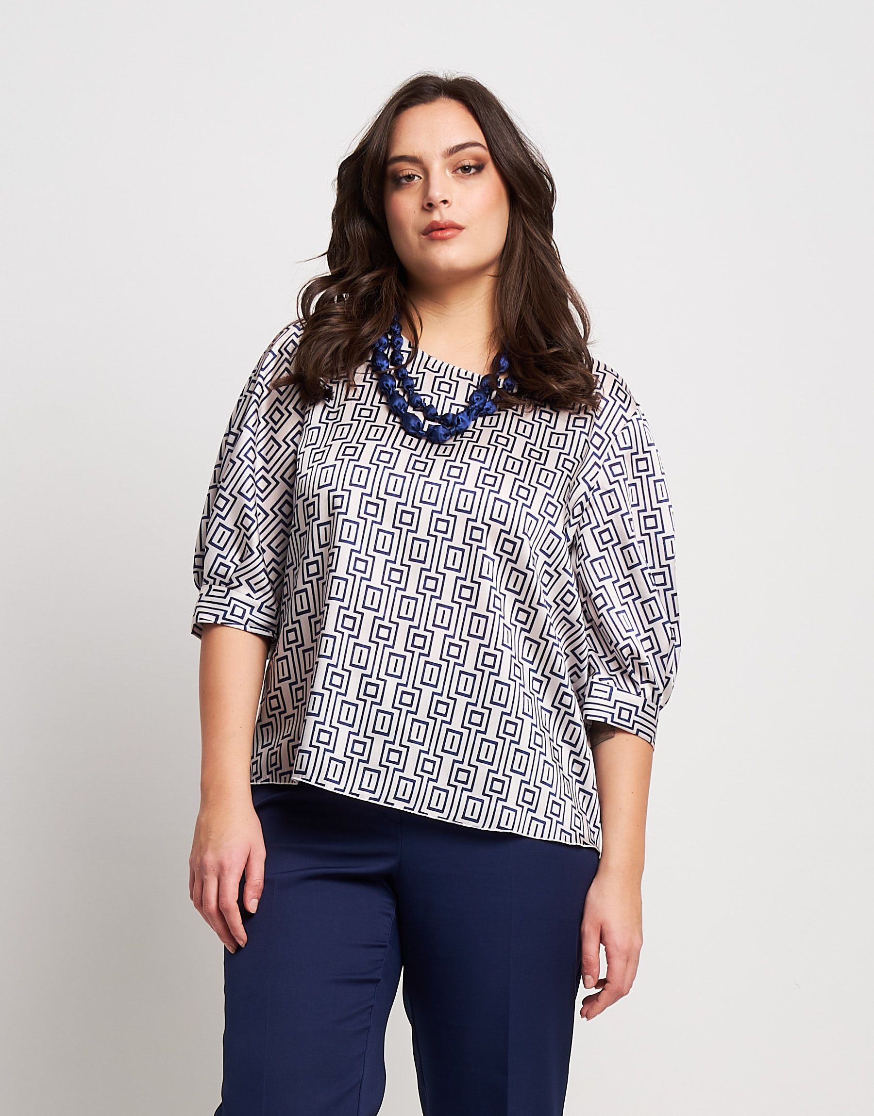 Casacca in raso fantasia con polsini