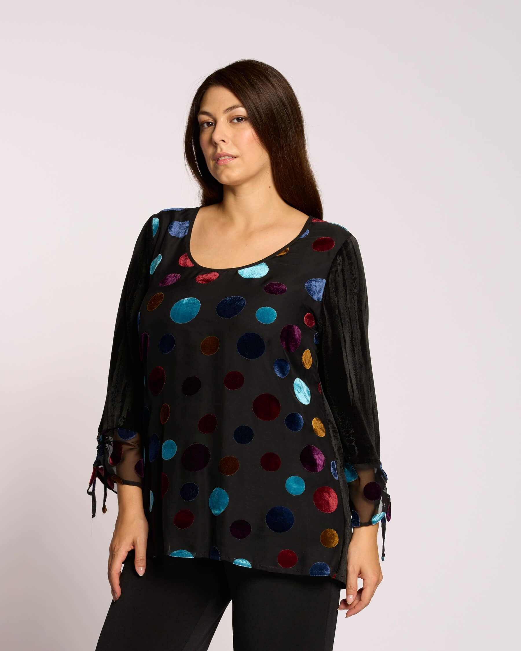 Casacca pois con maniche in velluto e fiocchi curvy