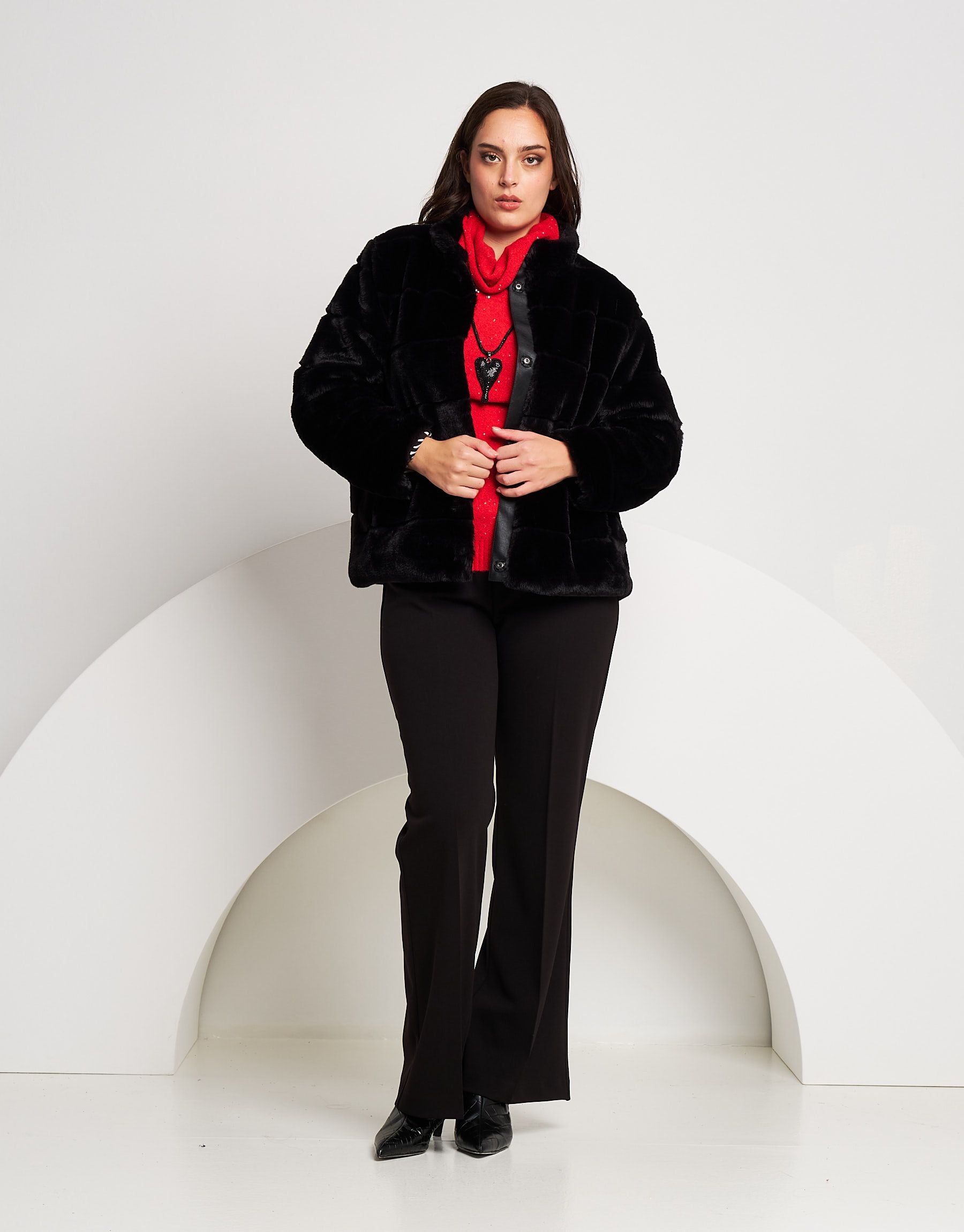 Ecopelliccia con inserti in ecopelle curvy