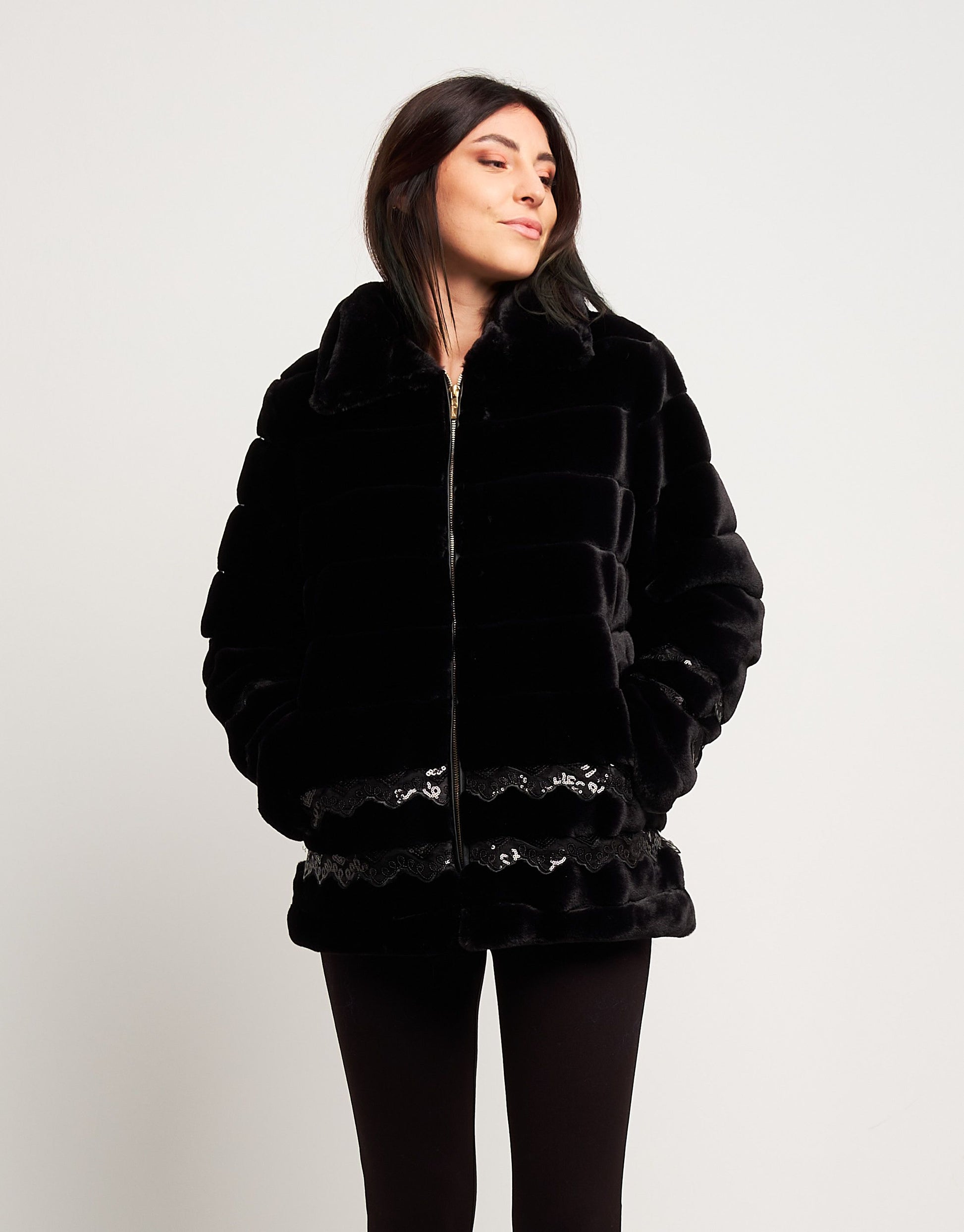 Ecopelliccia con ricamo di paillettes