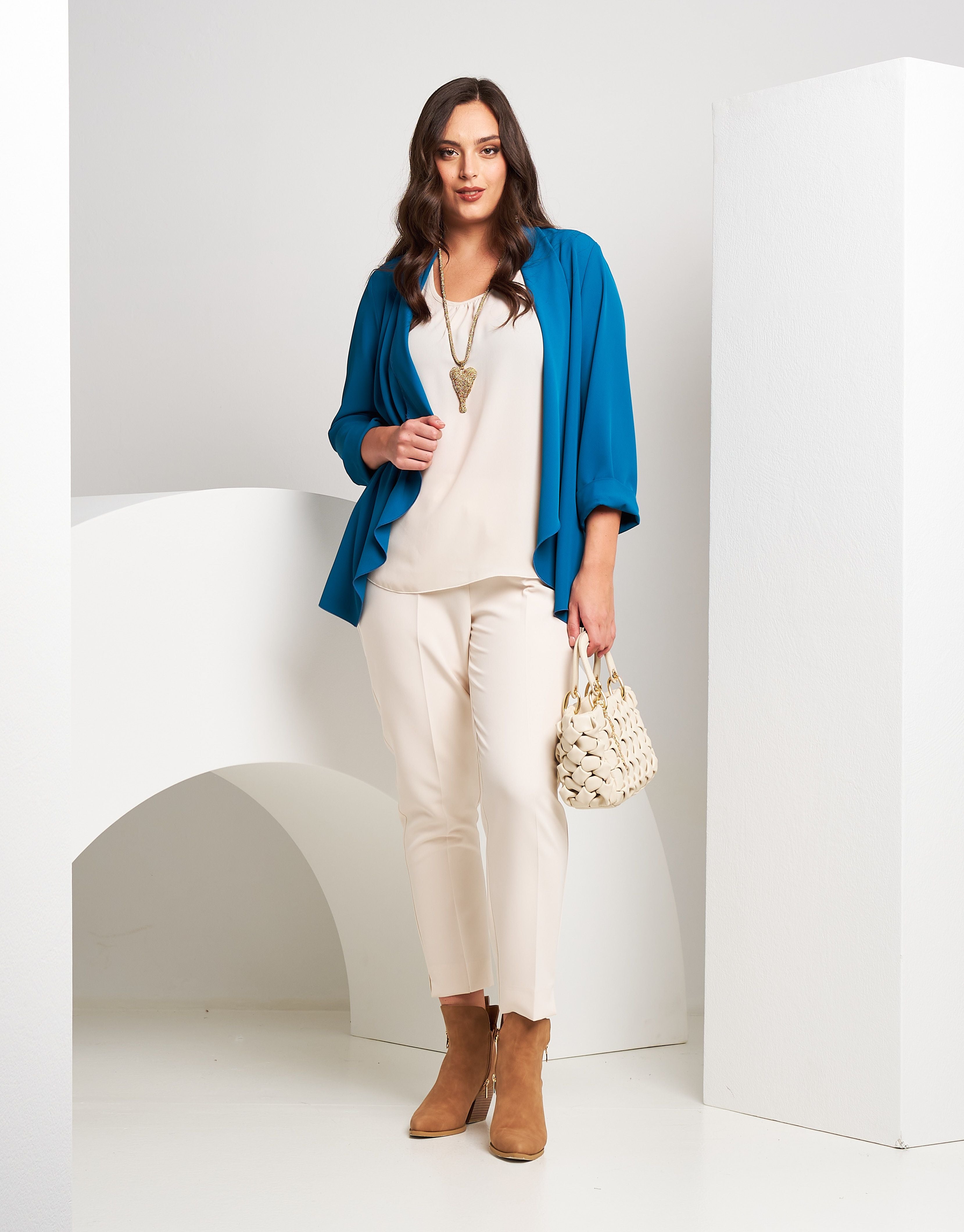Giacca aperta in fluido con punte curvy