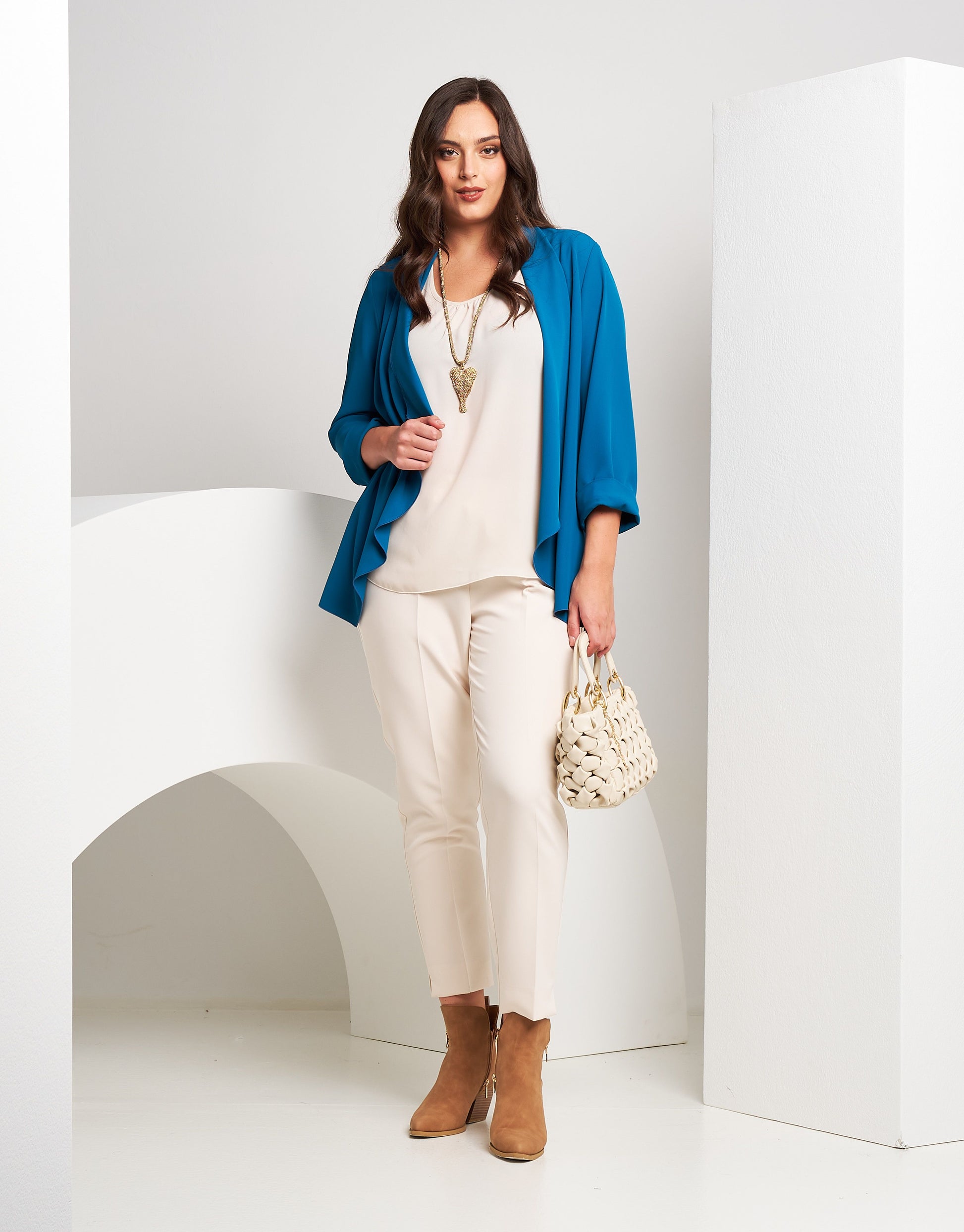 Giacca aperta in fluido con punte curvy