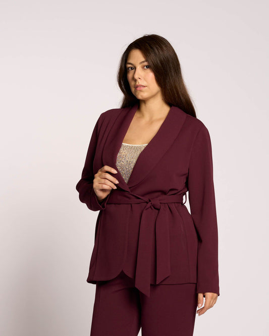 Giacca con bottone e cinturina curvy