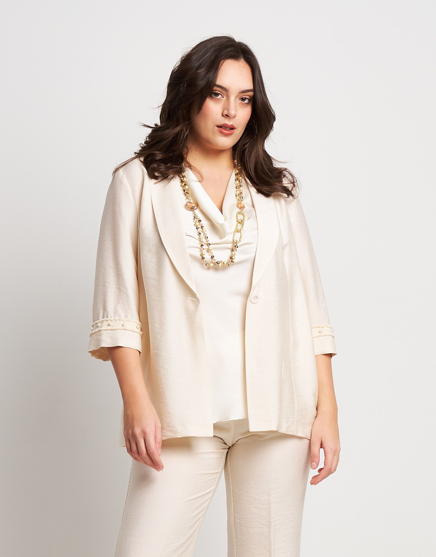 Giacca con bottone e perle ai polsi curvy