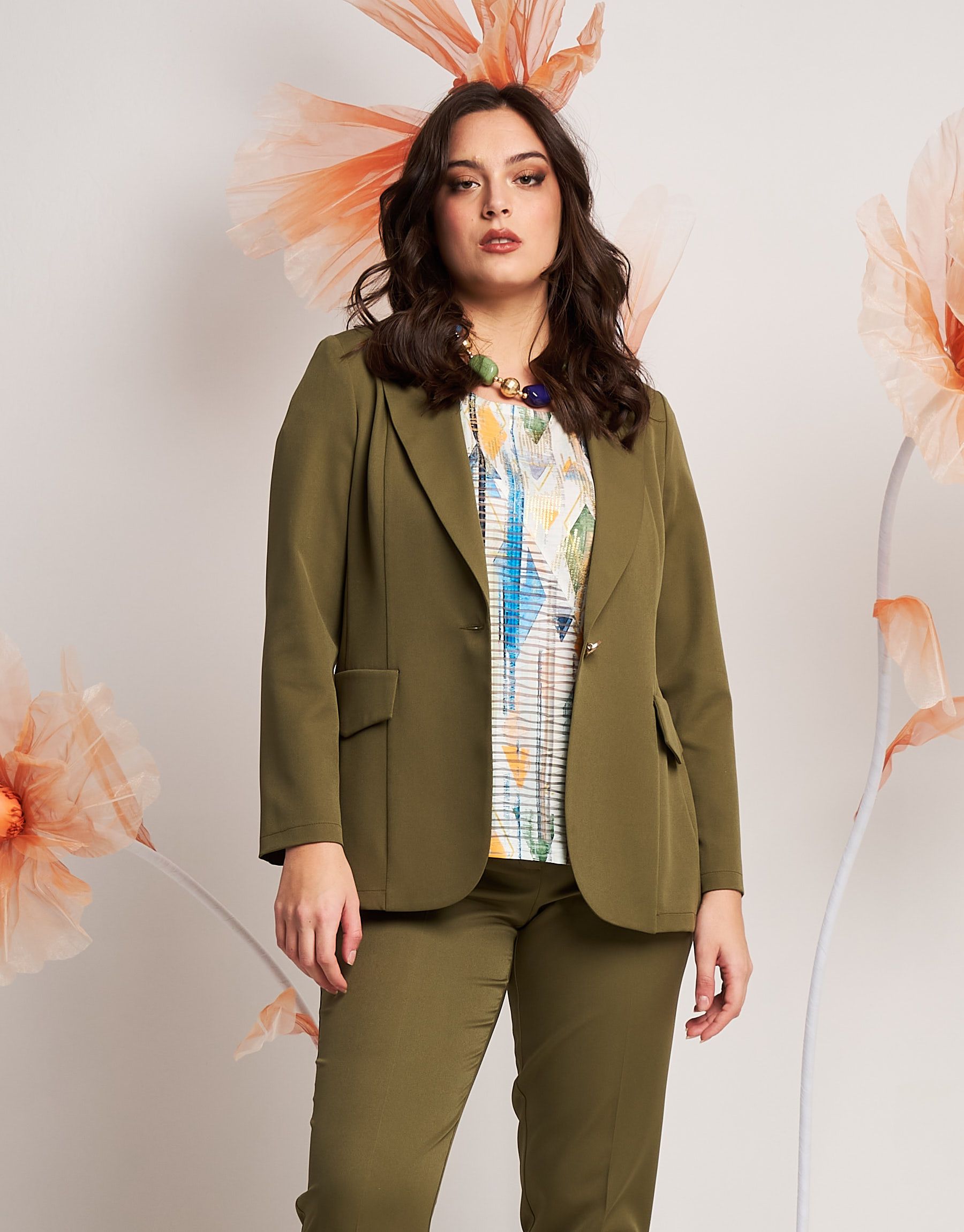 Giacca con revers e bottone curvy