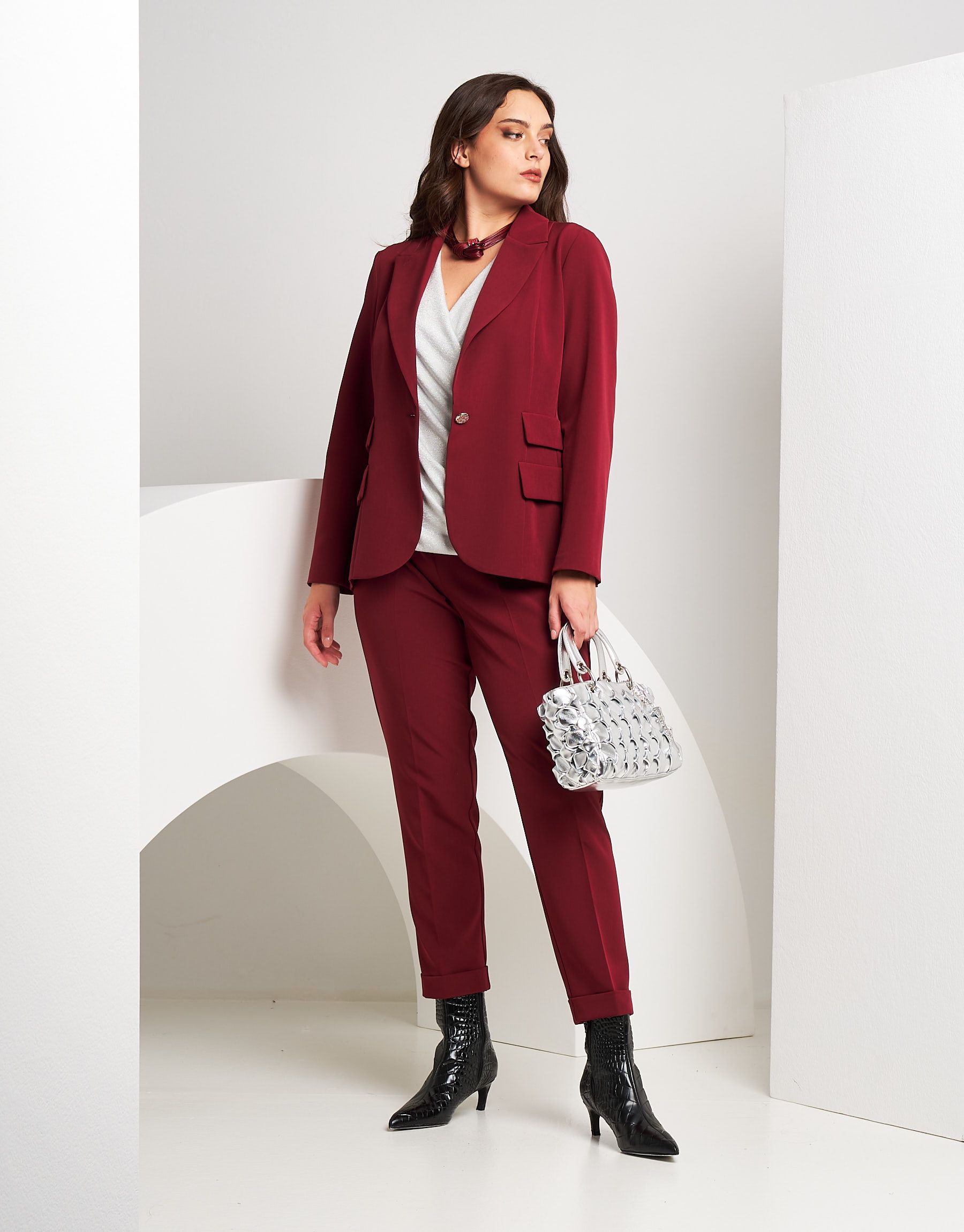 Giacca con revers e pattine laterali curvy