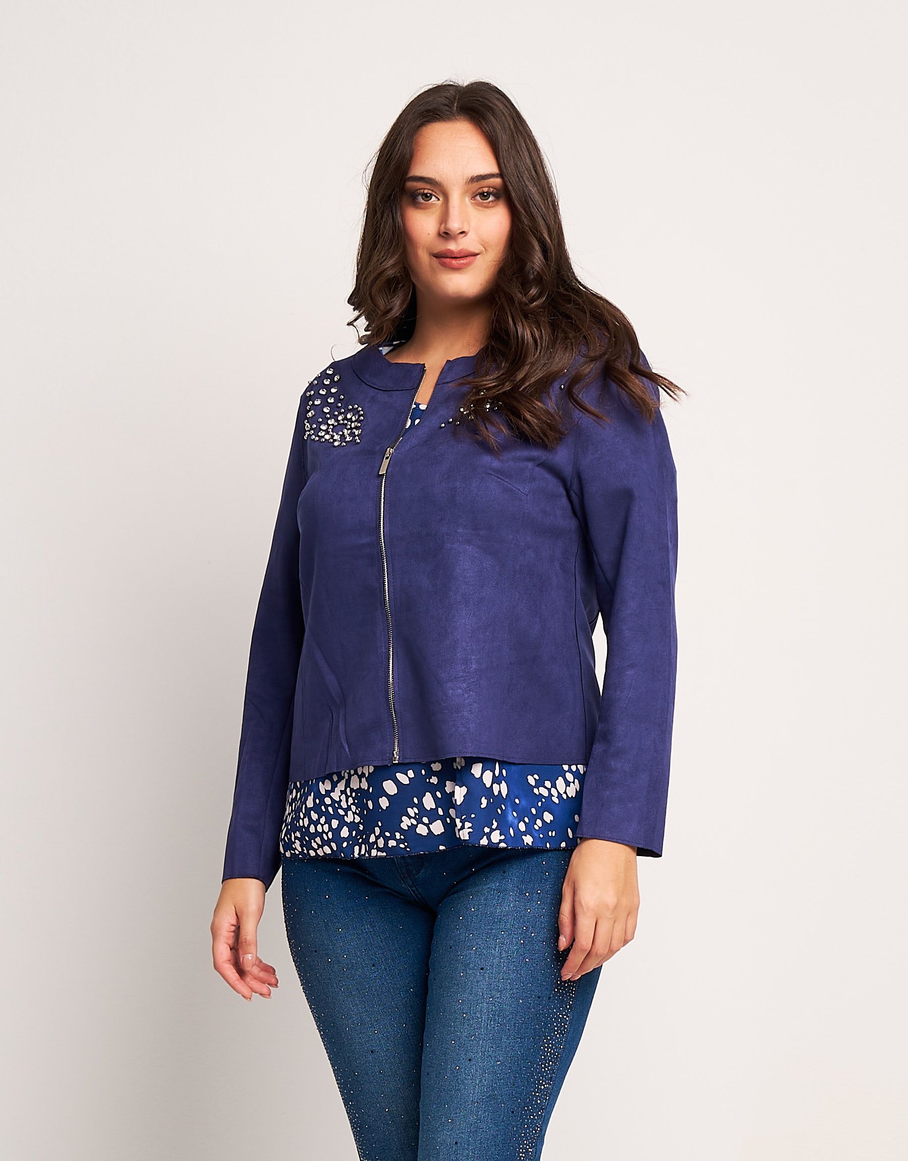 Giacca in ecosuede con zip e applicazioni curvy
