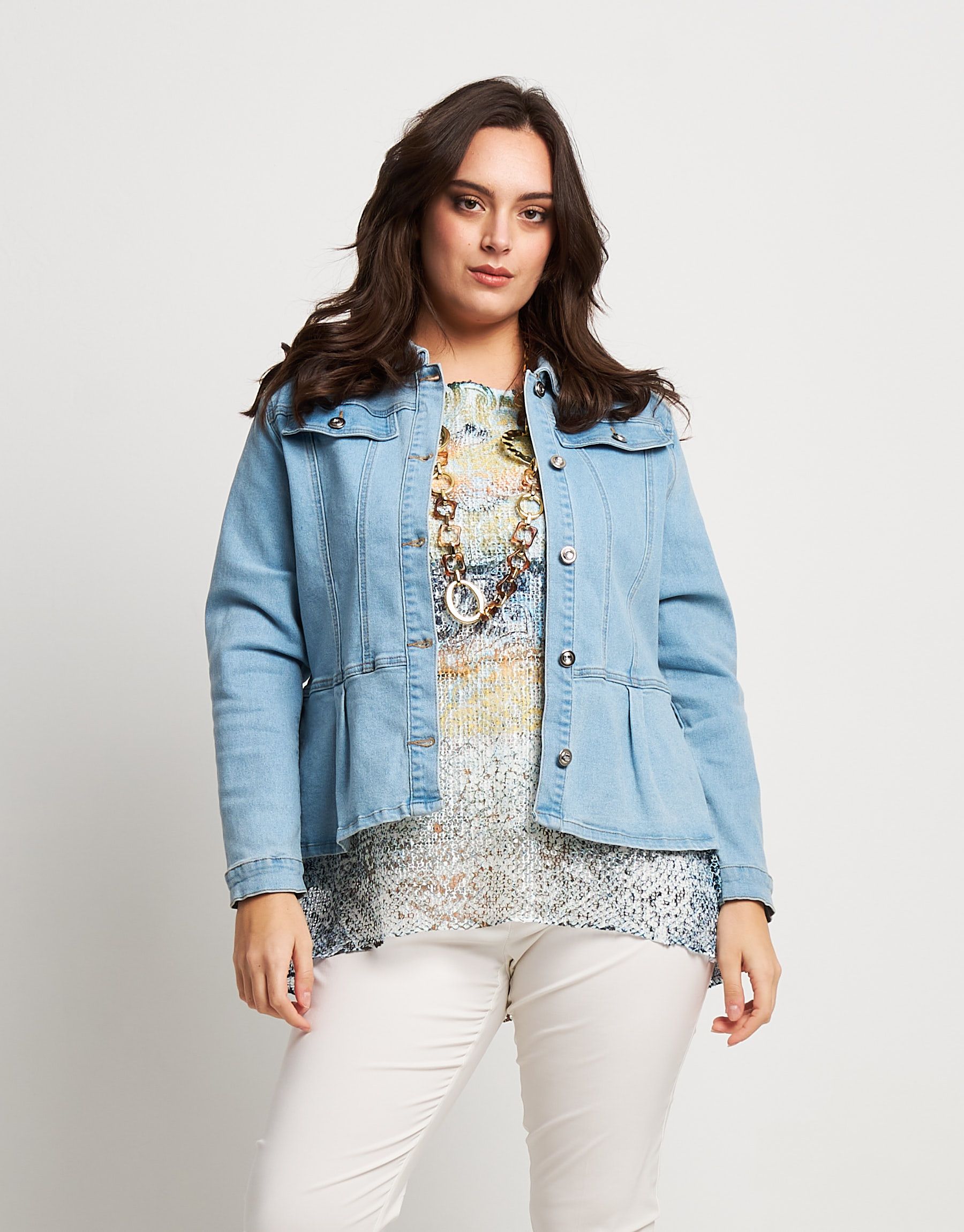 Giubbino in jeans con colletto e baschina curvy