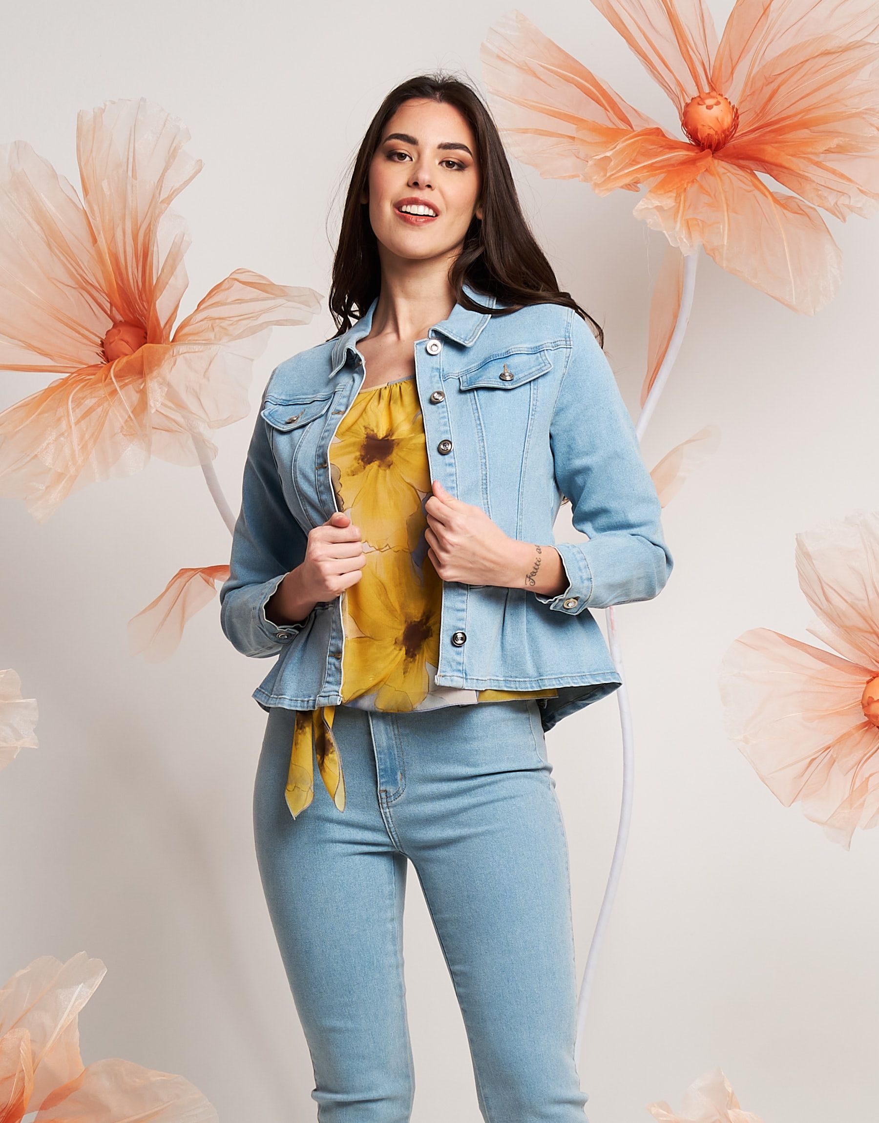 Giubbino in jeans con colletto e baschina