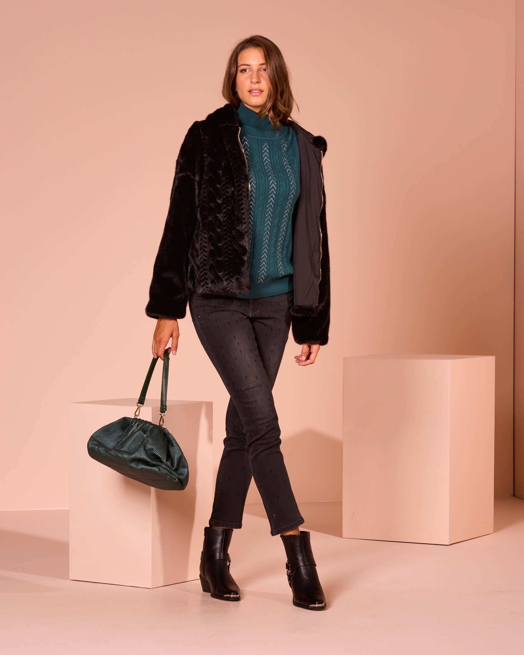 Jeans cinque tasche con strass neri