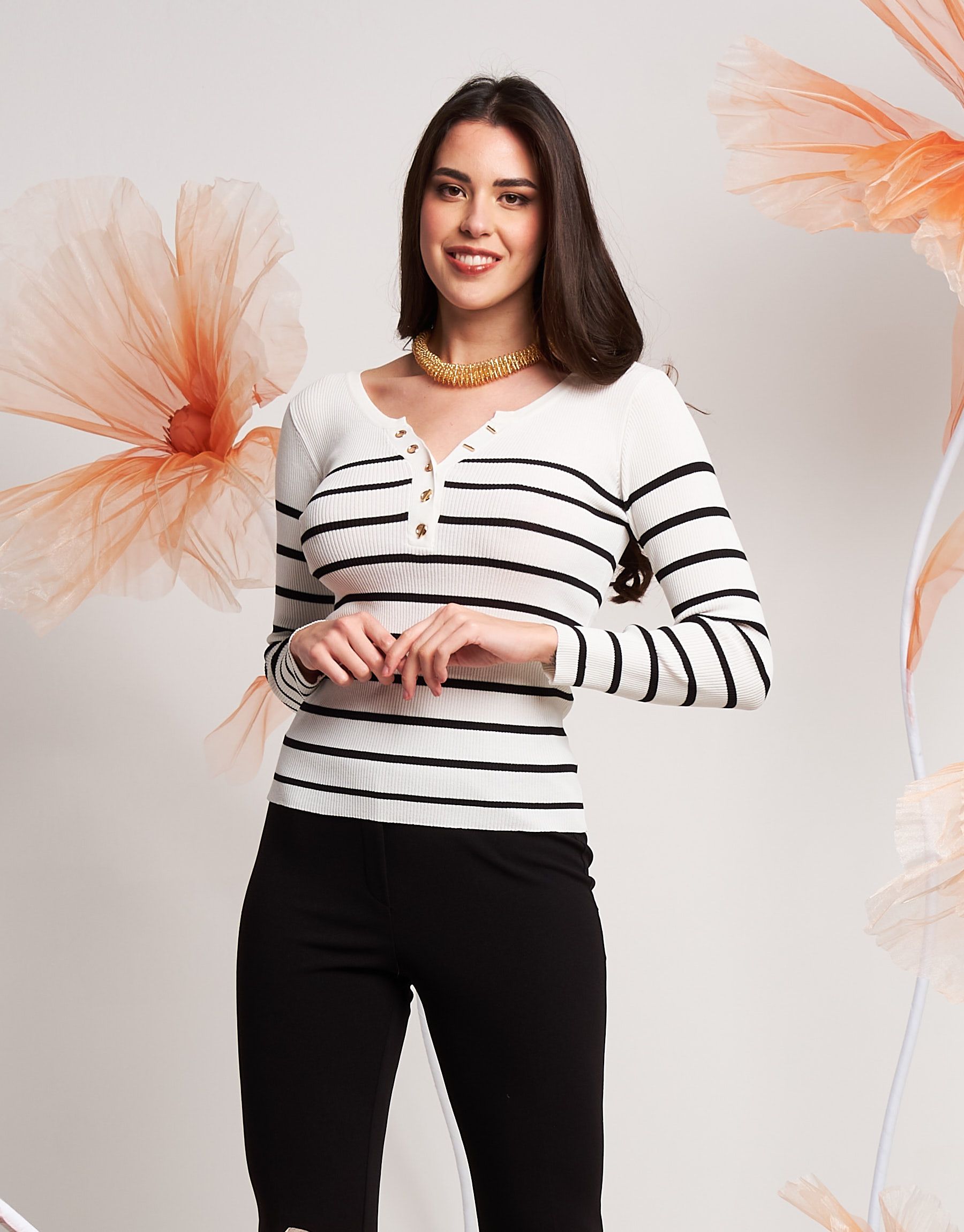 Maglia a coste con chiusura ad anelli