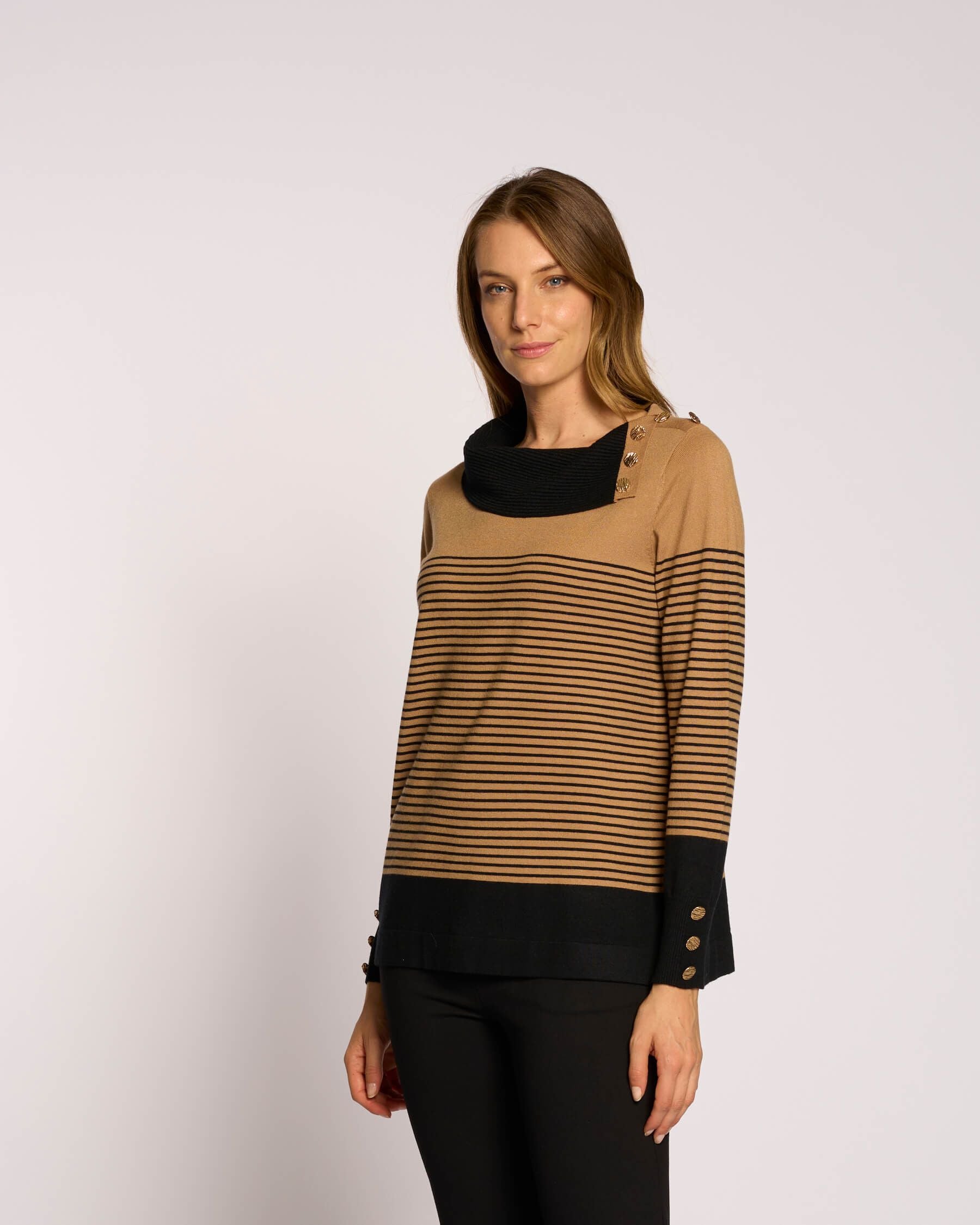 Maglia a righe con dettagli e bottoni