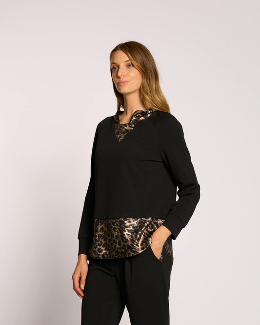 Maglia con cappuccio e riporti maculati