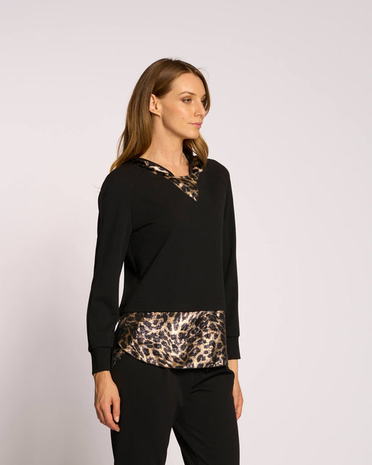 Maglia con cappuccio e riporti maculati