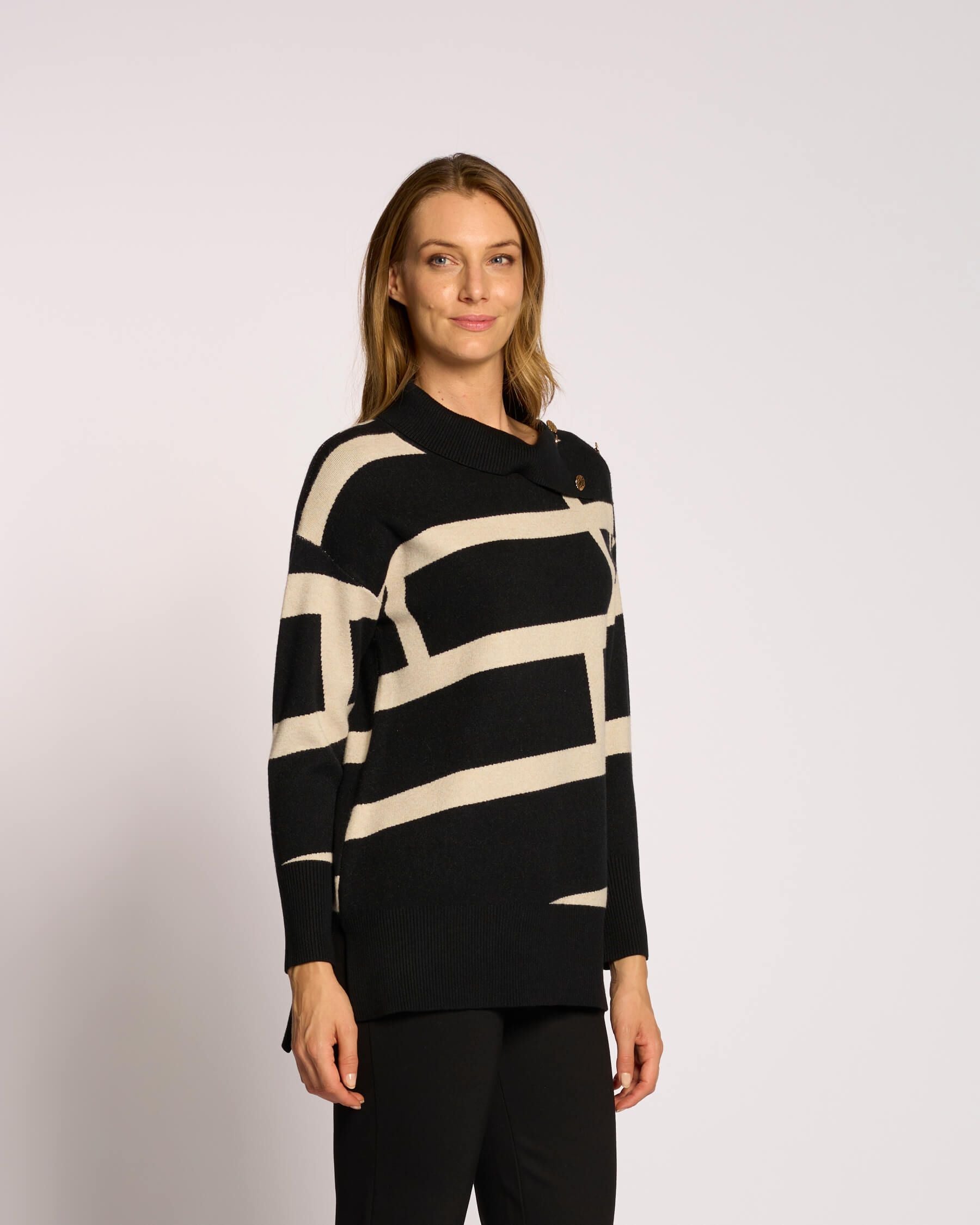 Maglia con collo alto e bottoni