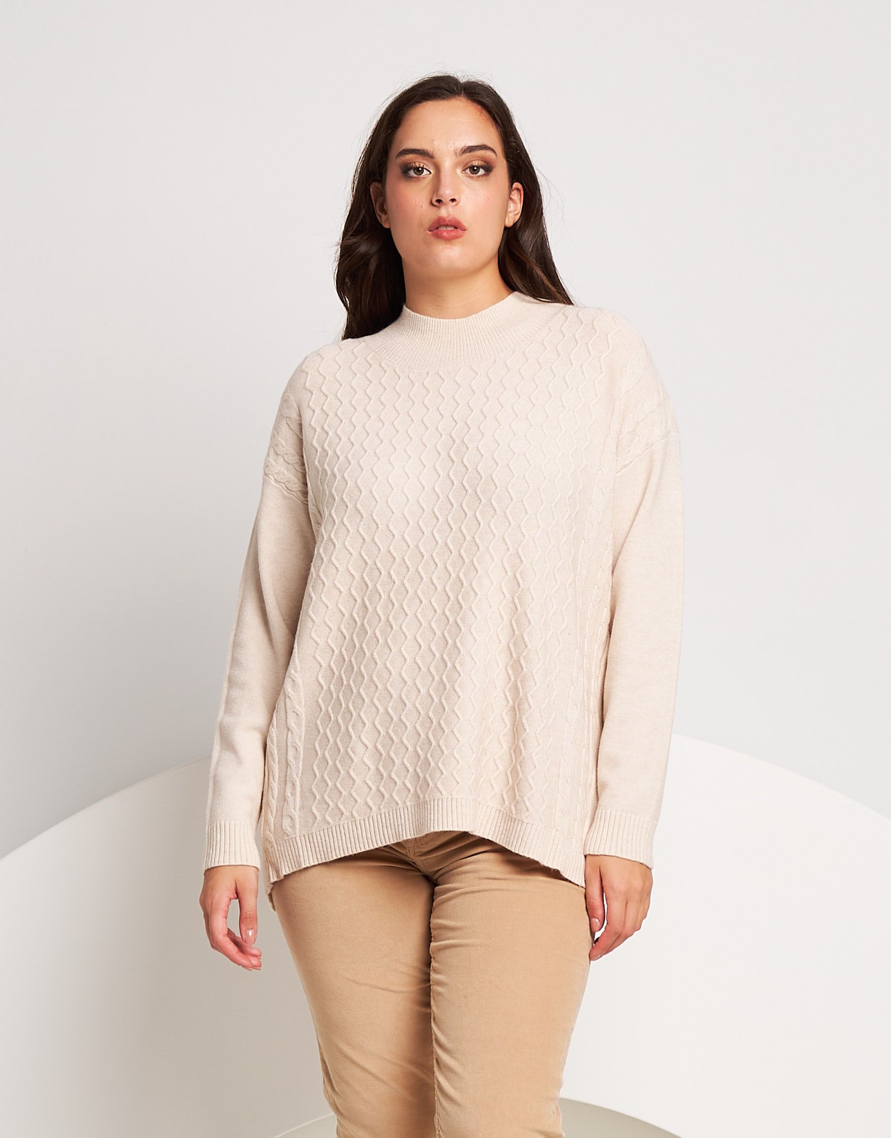 Maglia con coste e fondo stondato curvy