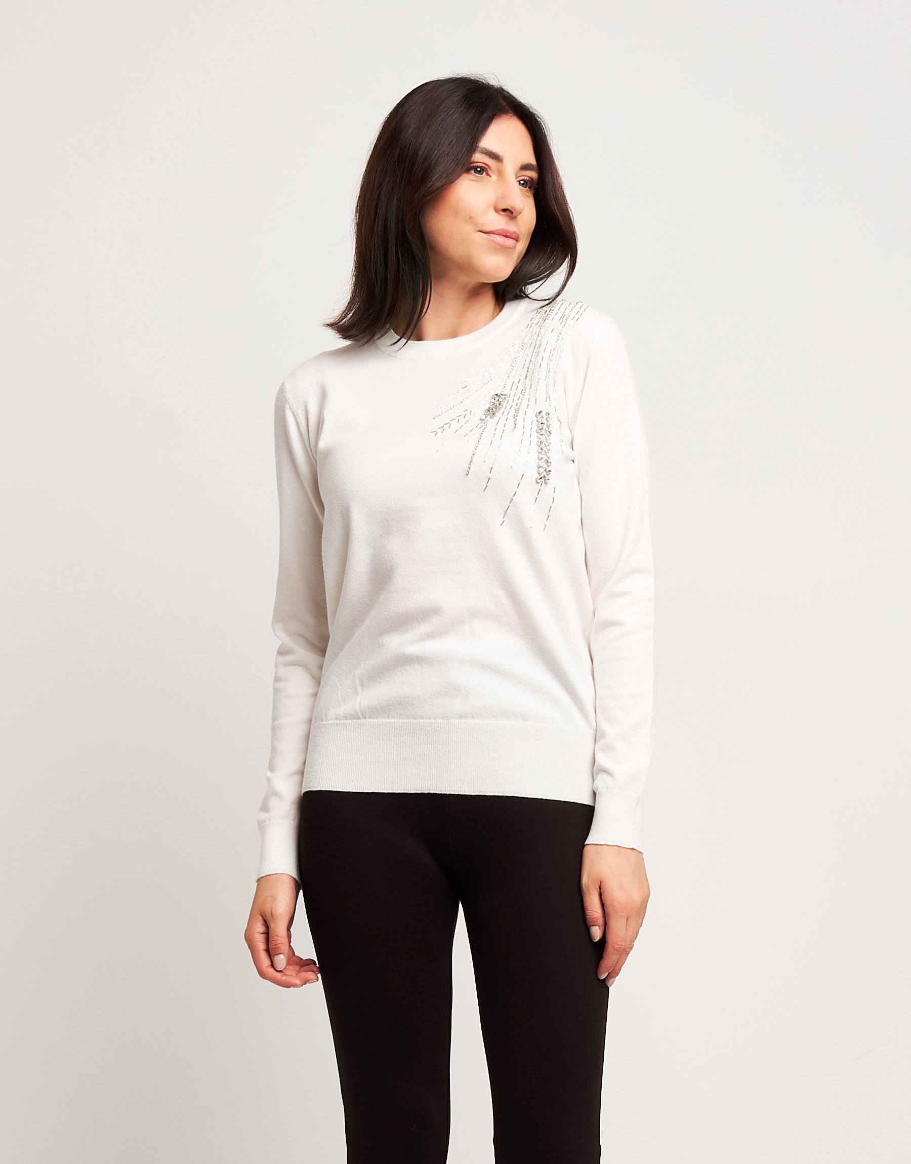 Maglia con dettaglio ricamato in pietre