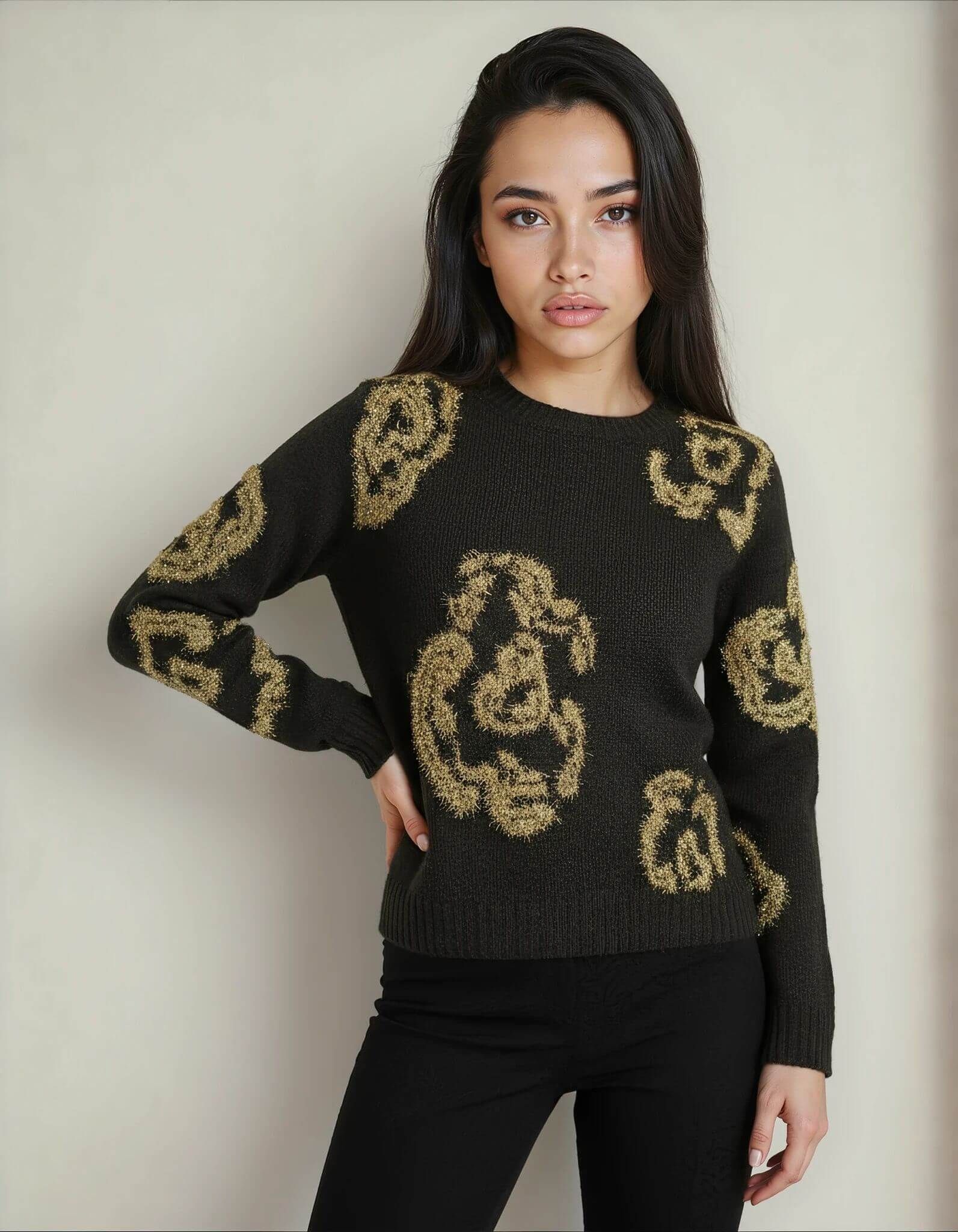 Maglia con fiori in lurex dorato