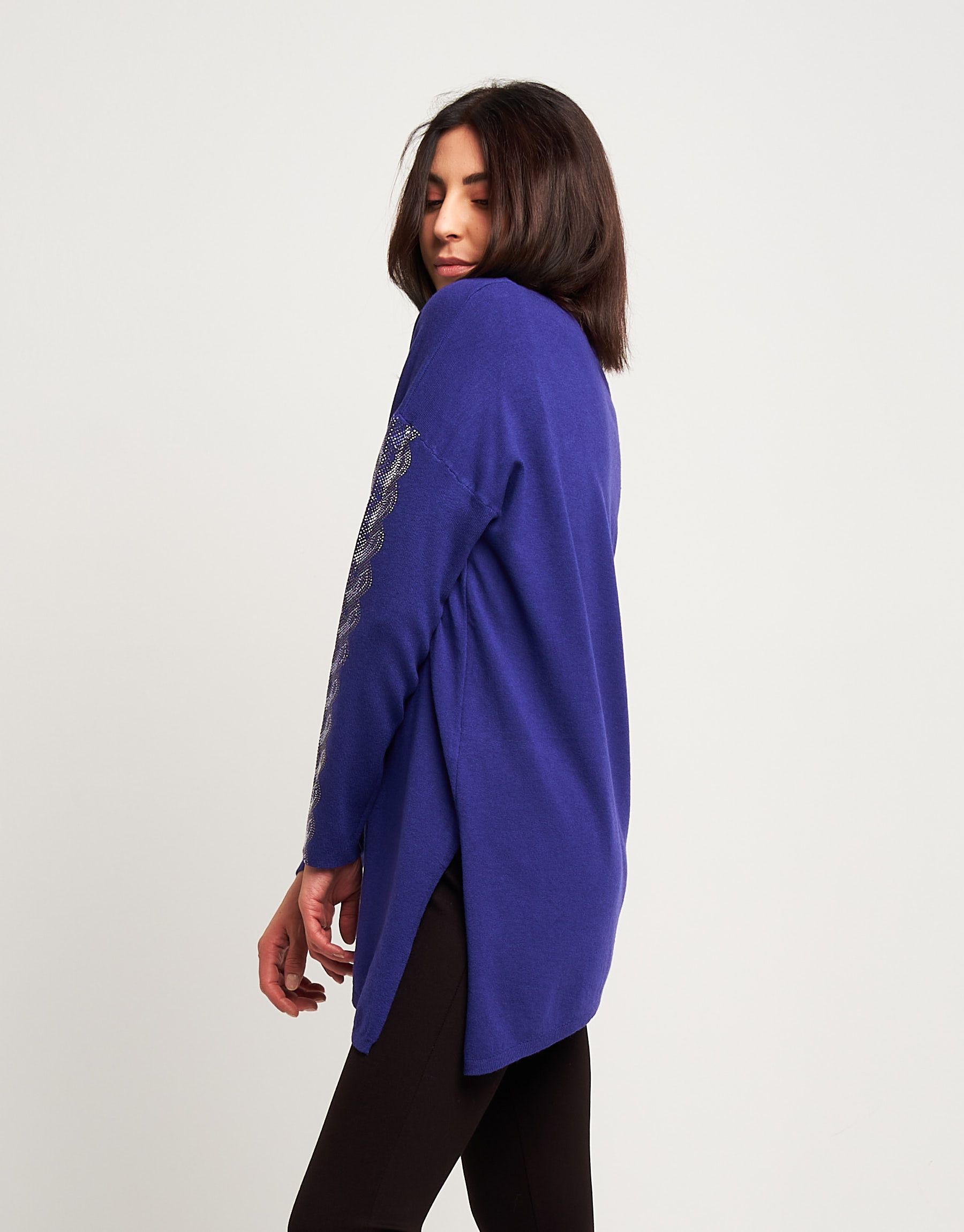 Maglia con strass sulle maniche