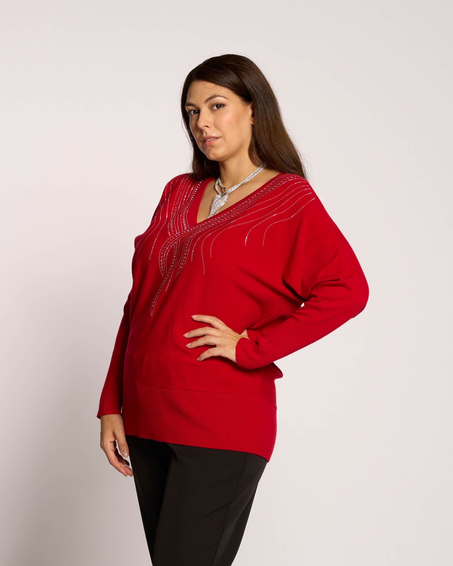 Maglia con strass sullo scollo curvy