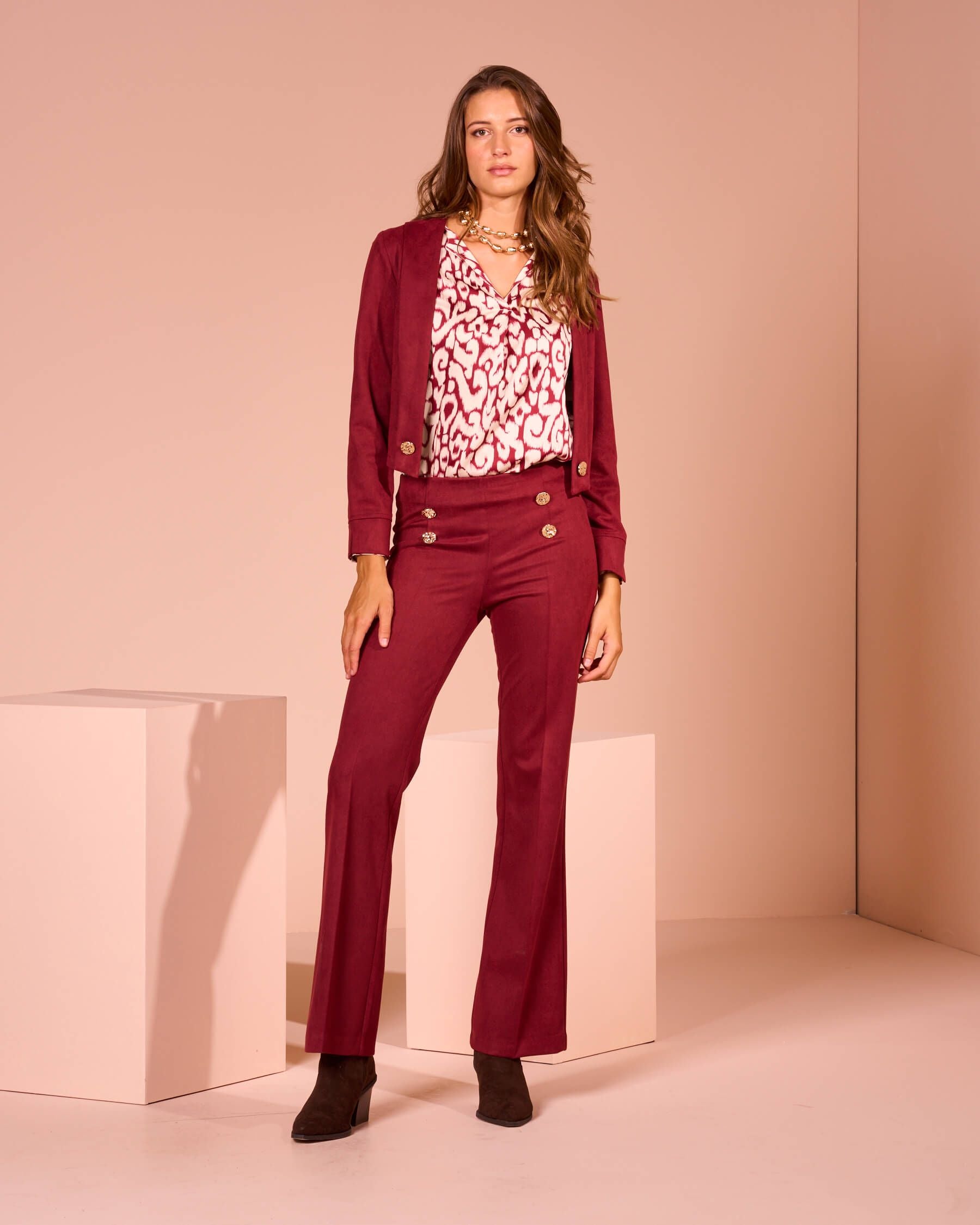 Pantalone a zampetta con bottoni dettaglio