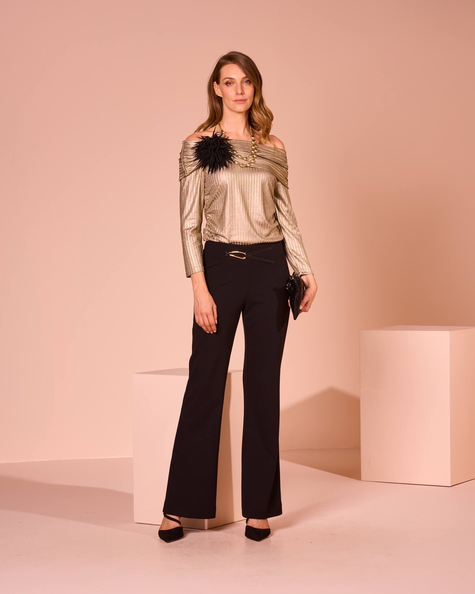 Pantalone a zampetta con cintura e fibbia