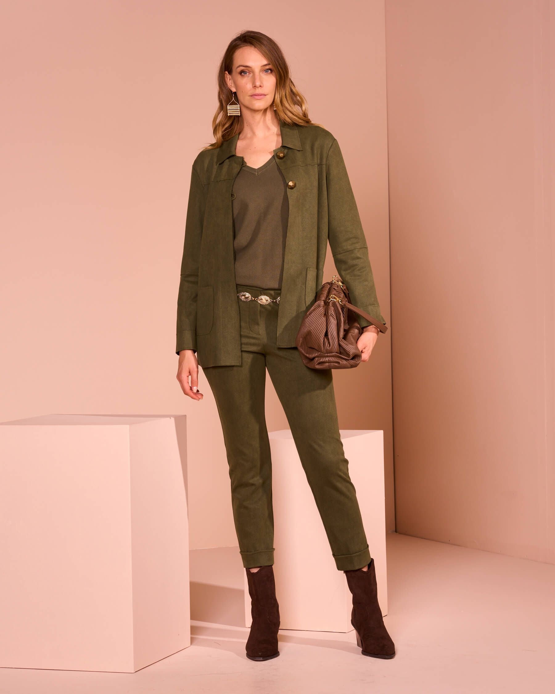 Pantalone con elastico e risvolto