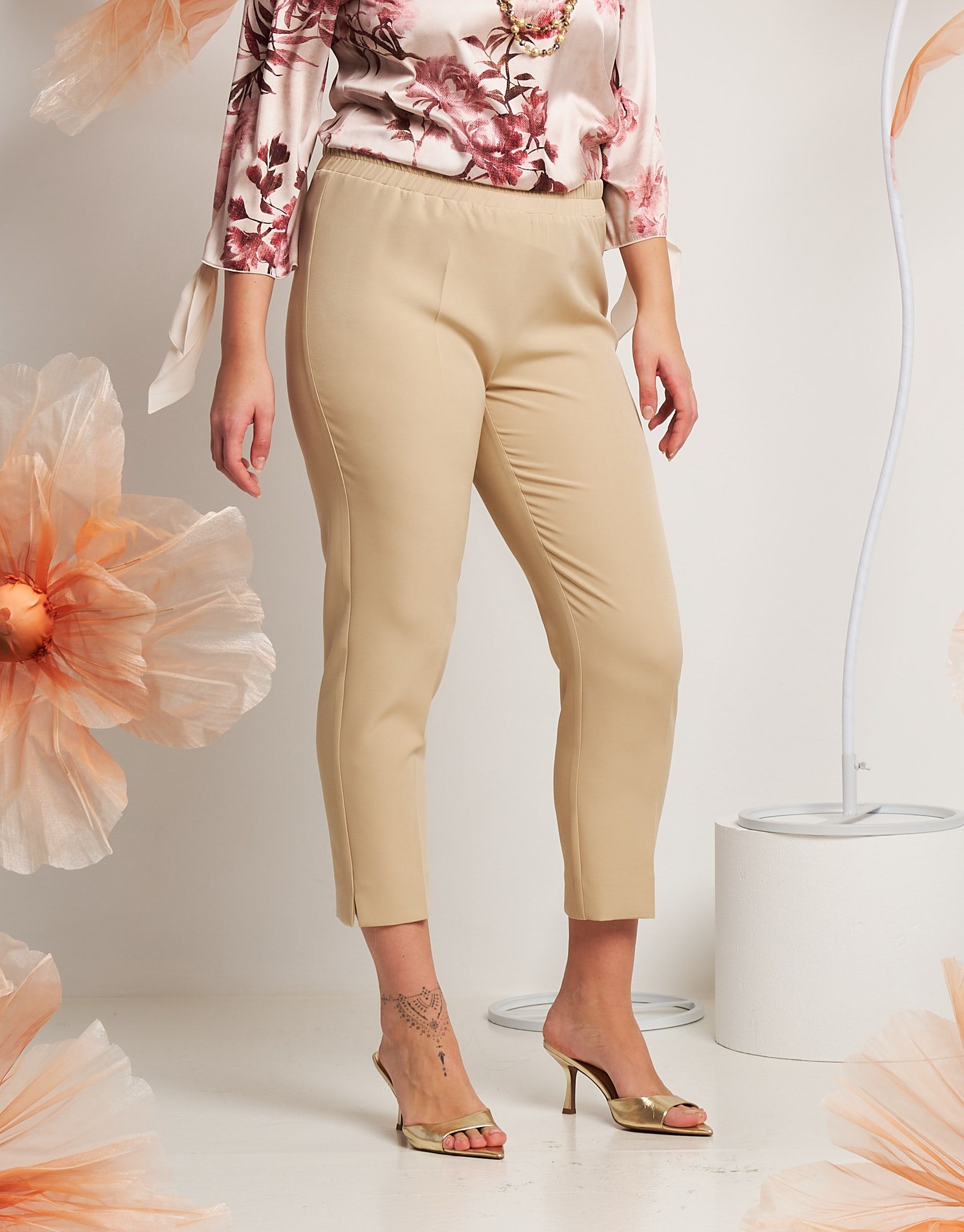 Pantalone con elastico e spacchi curvy