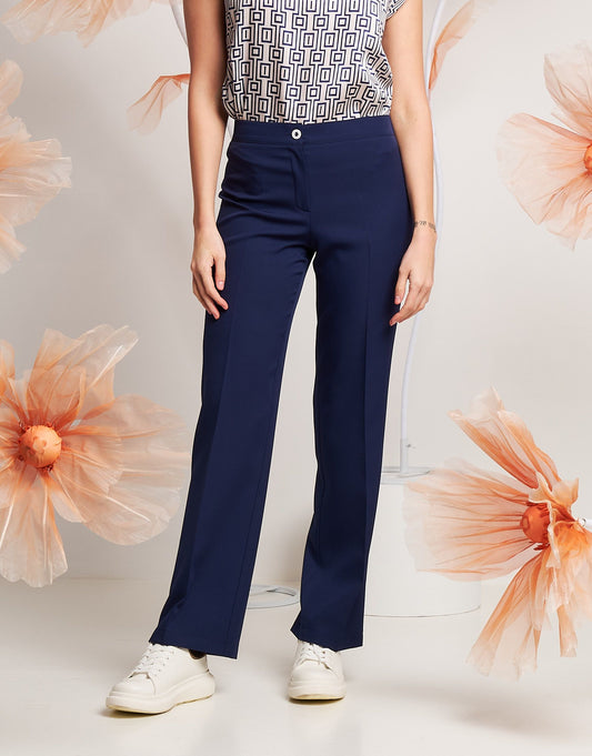 Pantalone dritto con bottone a contrasto