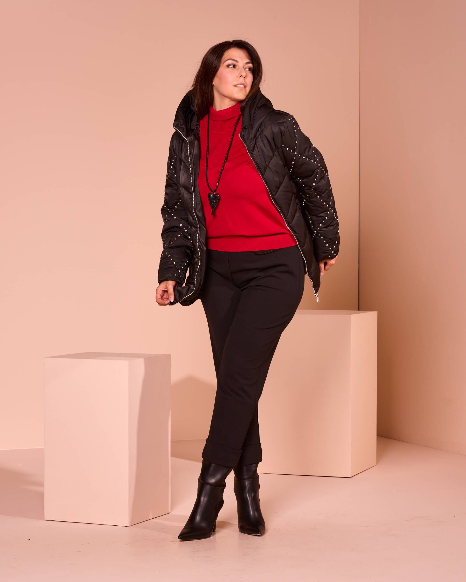 Pantalone dritto con pattine e risvolto curvy